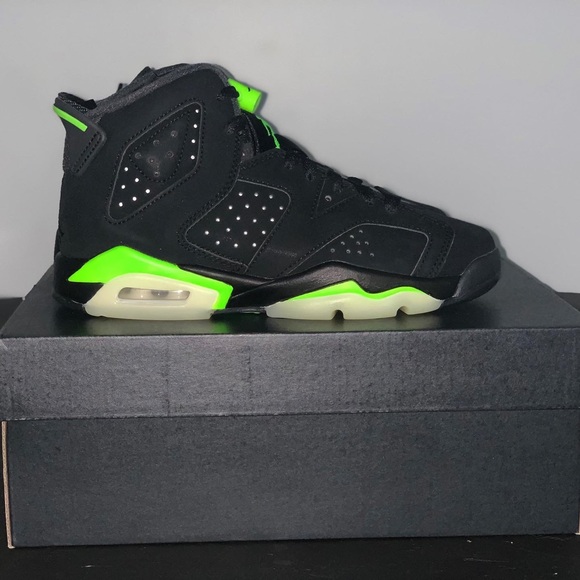 Jordan 6 Retro GS Electric Green Size 4Y - Picture 3 of 3